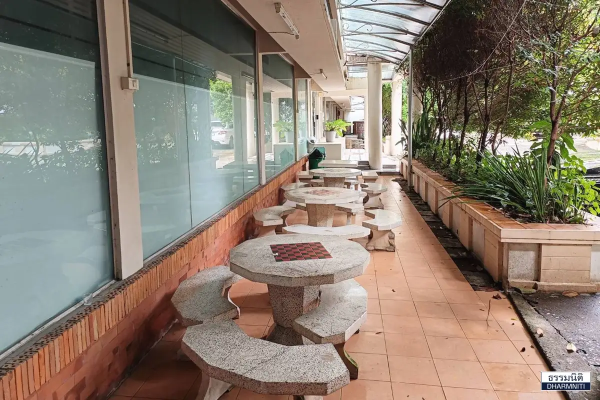 Outdoor Seating Area